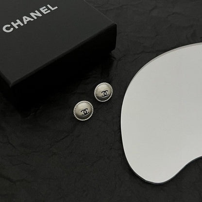 18K CC White Gold Round Earrings