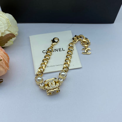 18K CC Box Pendant Pearl Bracelet