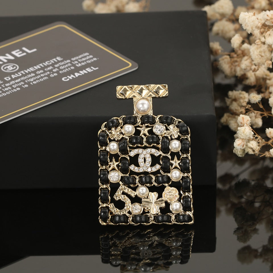 18K CC Bottle Strass Brooch