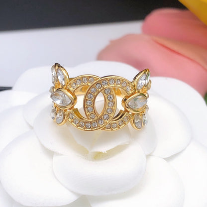 18K CC Flower Crystals Ring