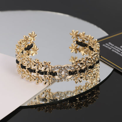 Bracelet manchette ouvert en strass 18 carats CC