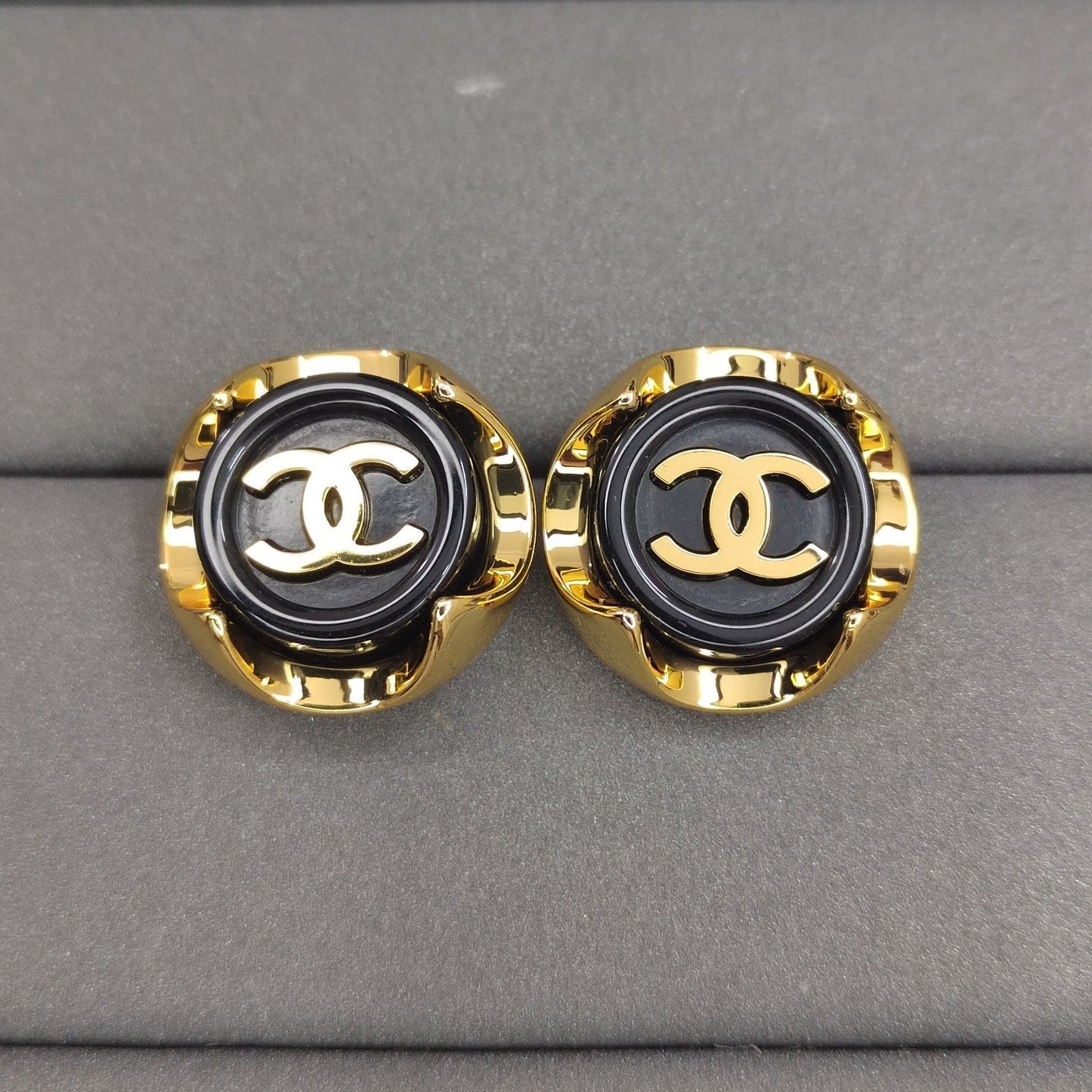 18k CHANEL CC Black Earrings