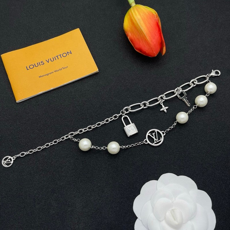 Louis Pearl Lock Gold Bracelet