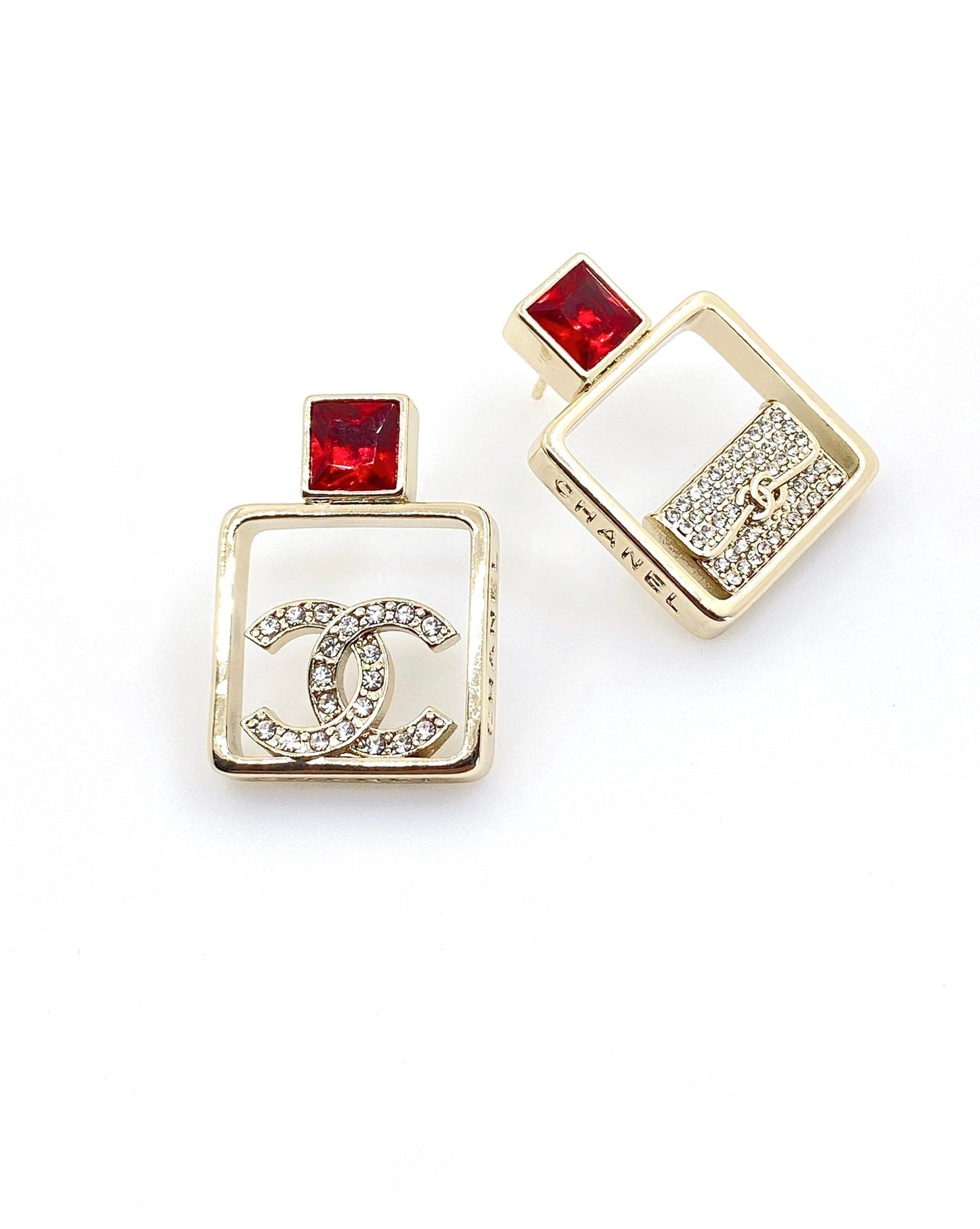 Boucles d'oreilles pendantes bouteille rouge 18 carats CC