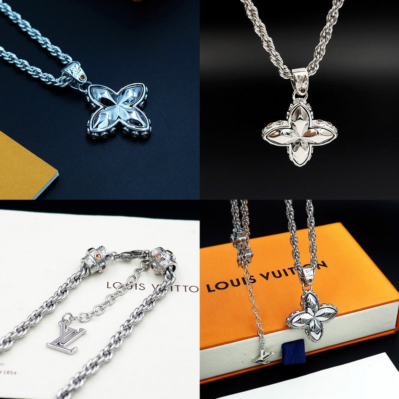 Louis Flower Studs Necklace
