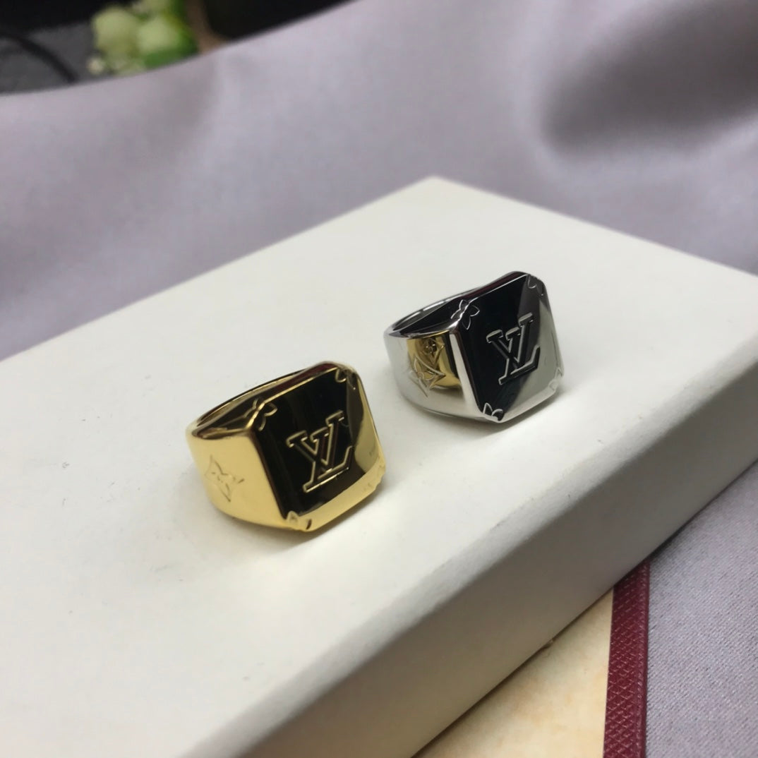 18K Louis Monogram Signet Ring