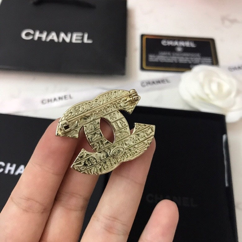 18K CC Diamonds Brooch