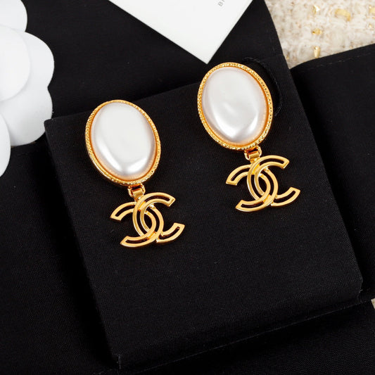 18k CHANEL CC Big Pearl Pendant Earrings