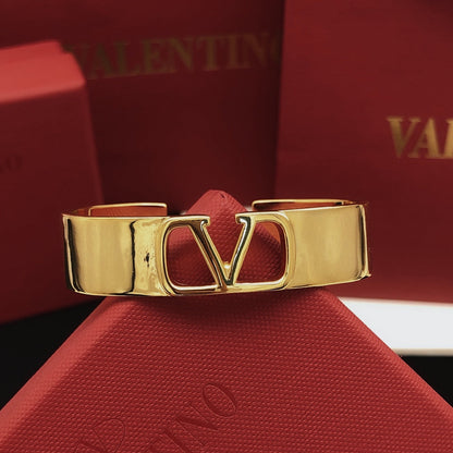 18K Vlogo Cuff Bracelet