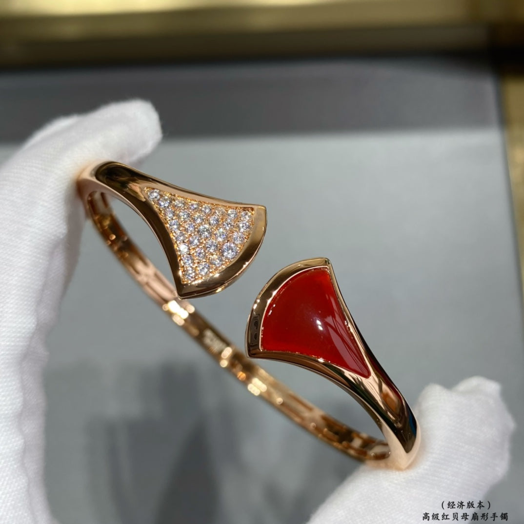 18K BV DIVAS' DREAM Carnelian Bangle Bracelet