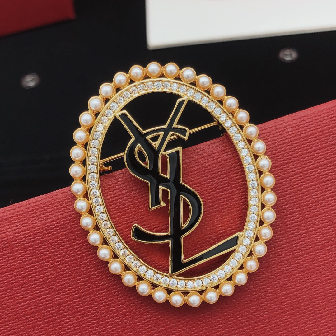 18K Oval Pearls Brooch