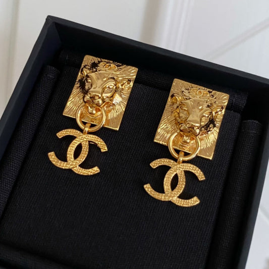 18k CHANEL CC Lion Sharp Earrings