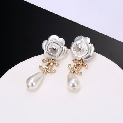 Boucles d'oreilles en perles de fleurs CC 18 carats