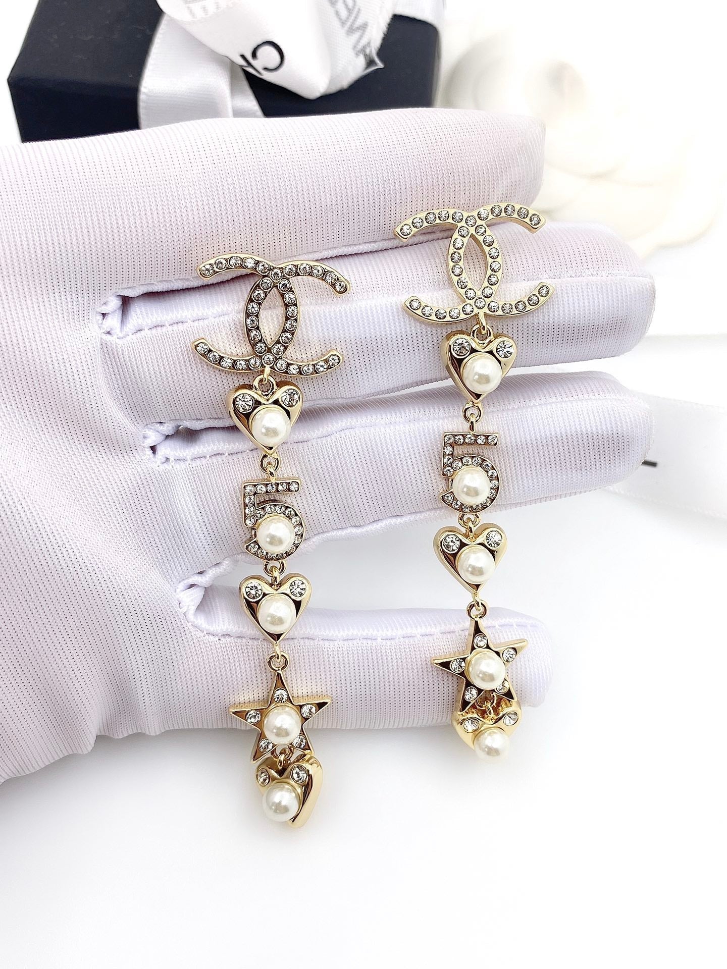 Boucles d'oreilles coeur en perles CC 18 carats