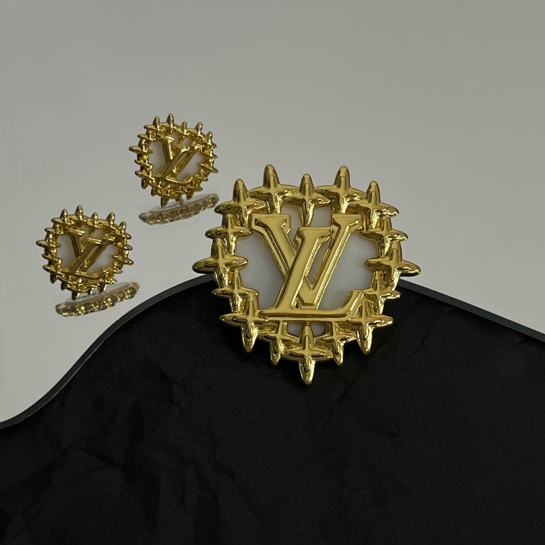 18K Louis Vintage Brooch