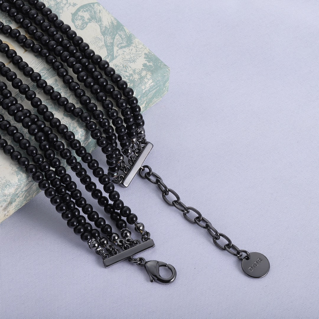 Collier chaîne en perles noires CD Bee 18 carats