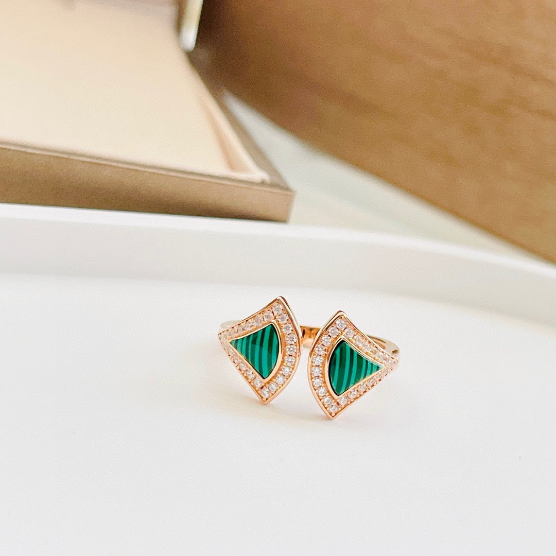 18K Divas' Dream Malachite Ring