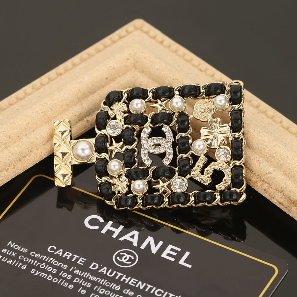 18K CC Bottle Strass Brooch