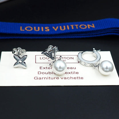 Boucles D'oreilles Perles Monogramme Louis 18 Carats