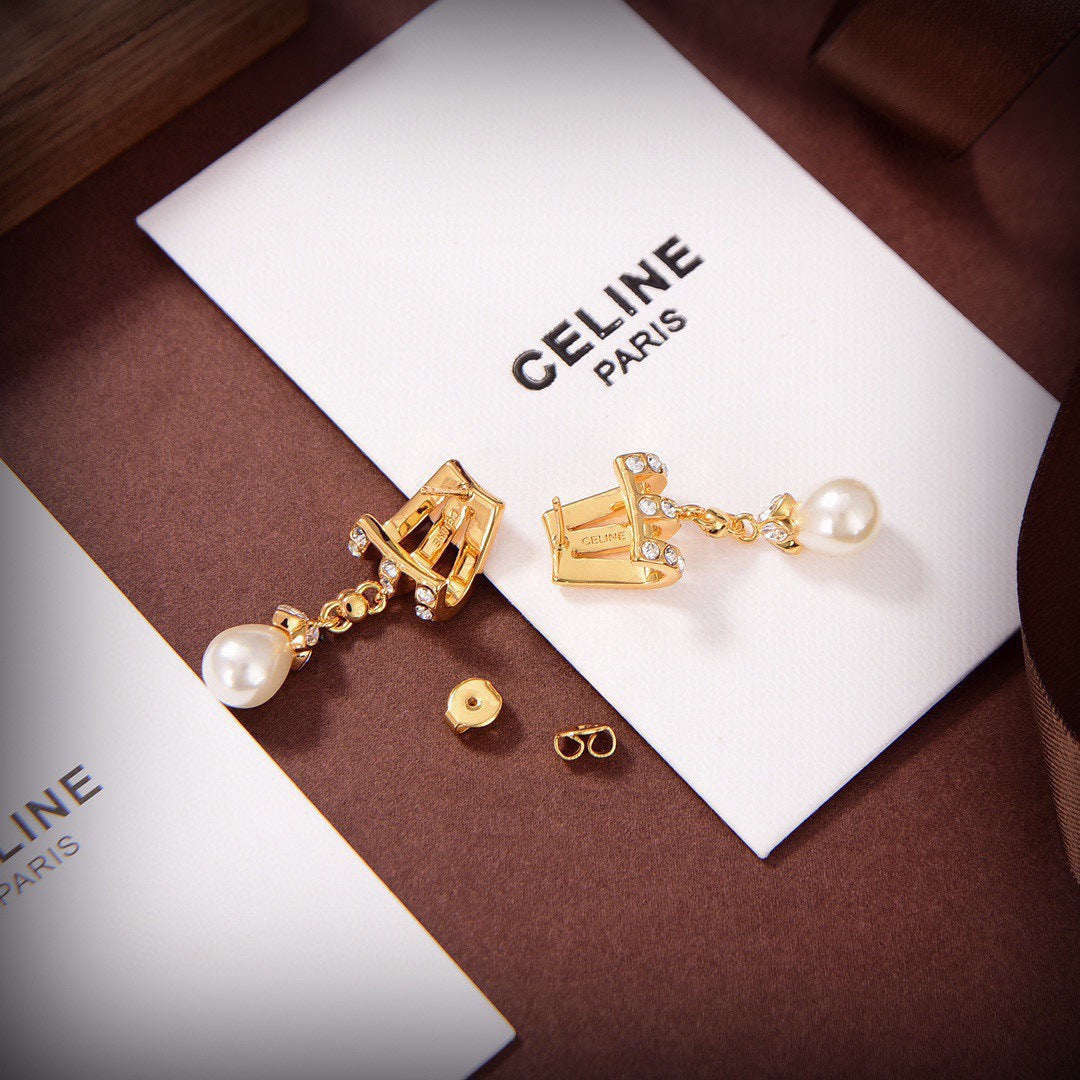 18K Triomphe Vintage Pearls Earrings