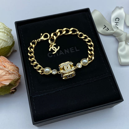 18K CC Box Pendant Pearl Bracelet