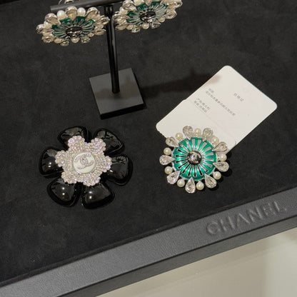 18K CC 26C Crystal Green Brooch