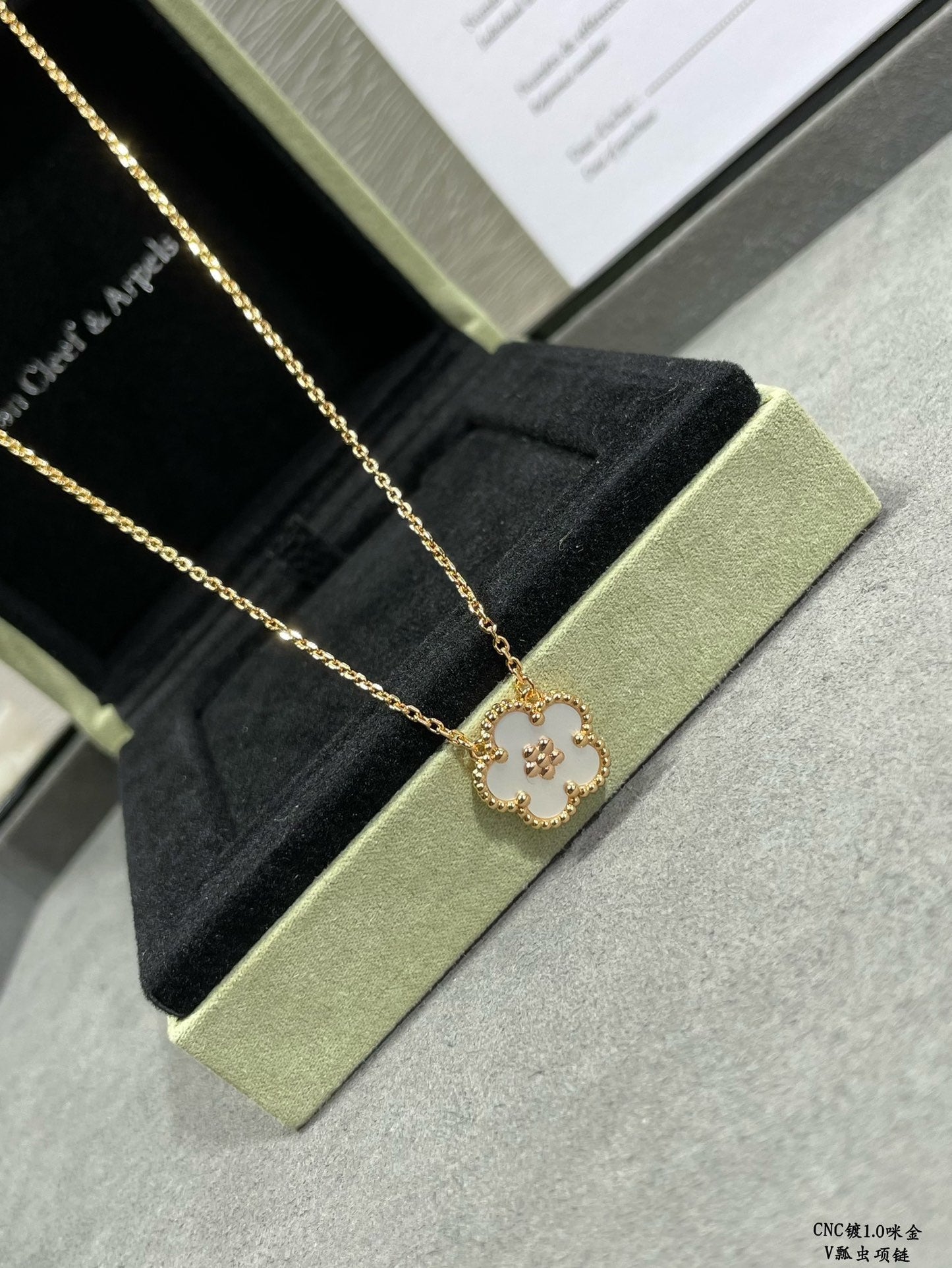 18K Lucky Spring Pendant Clover Necklace