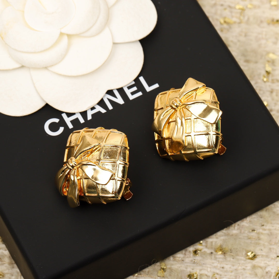 18K CHANEL Vintage Earrings