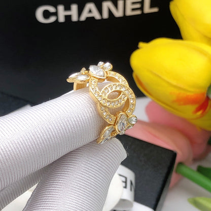 18K CC Flower Crystals Ring