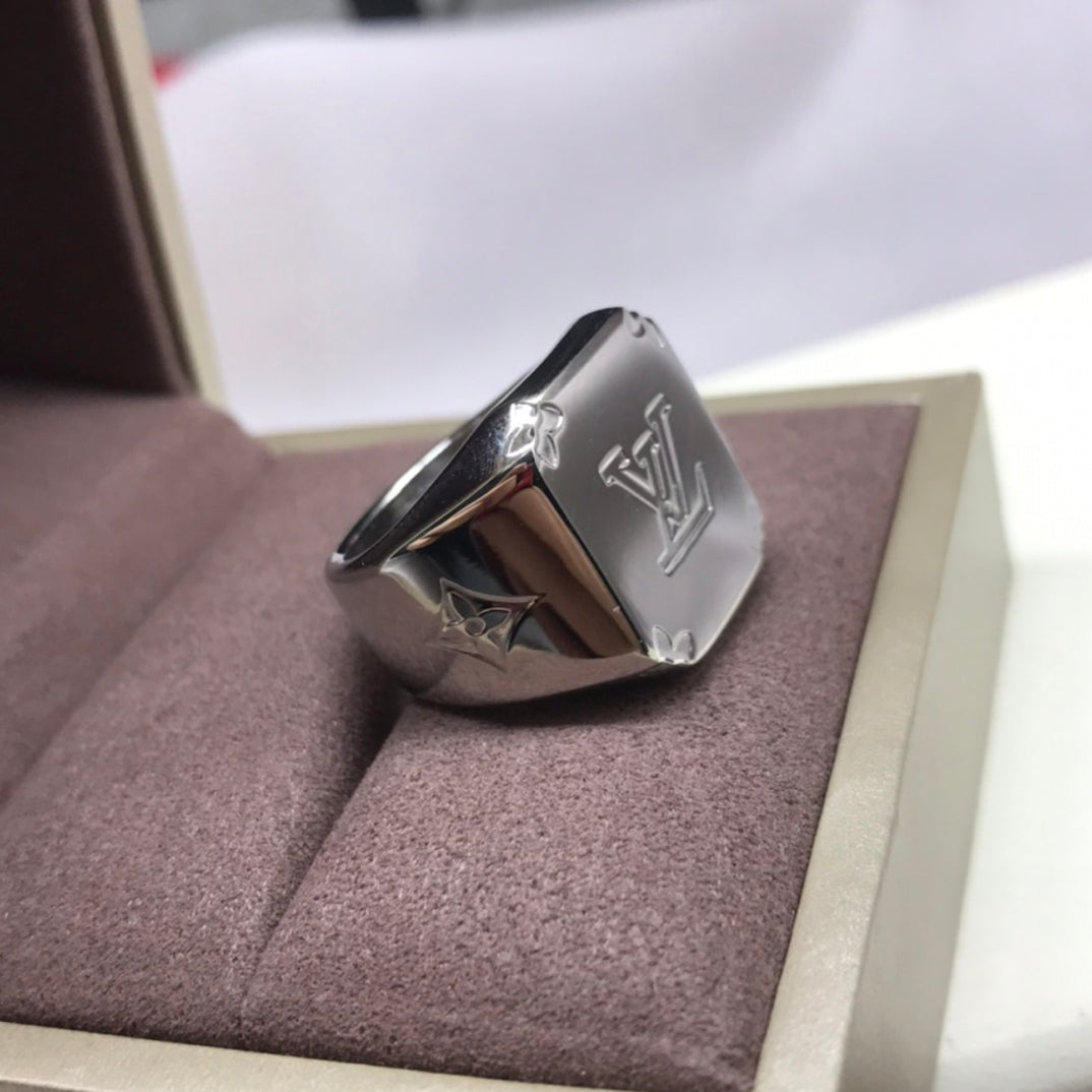 18K Louis Monogram Signet Ring