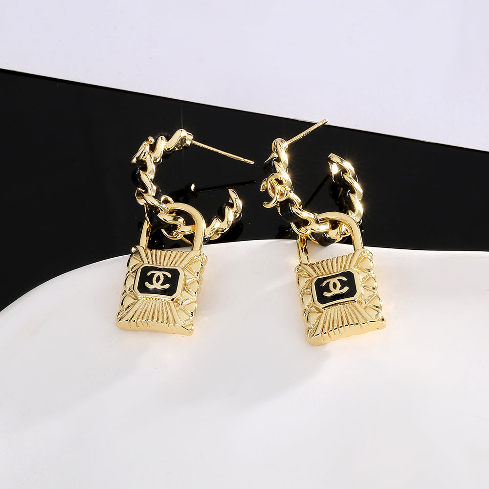 Boucles d'oreilles cadenas CC 18 carats