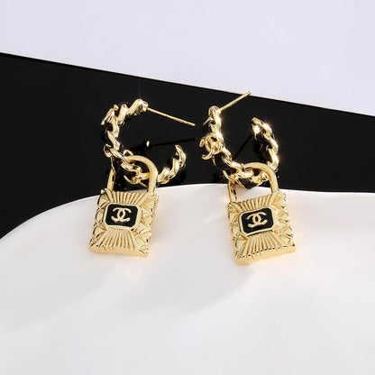 Boucles d'oreilles cadenas CC 18 carats