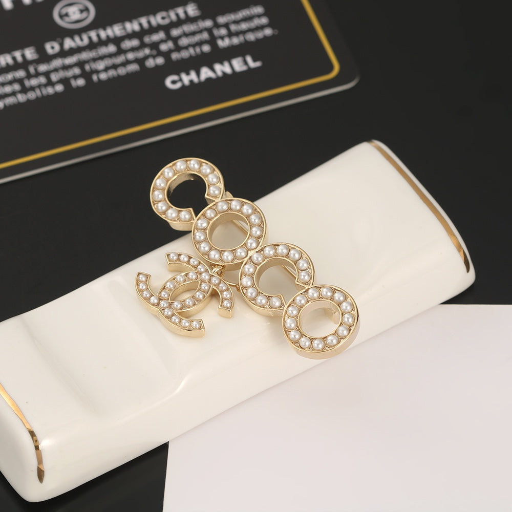 18K CC Coco Crush Pearls Brooch