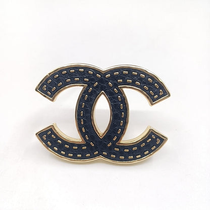 18K CC Black Brooch