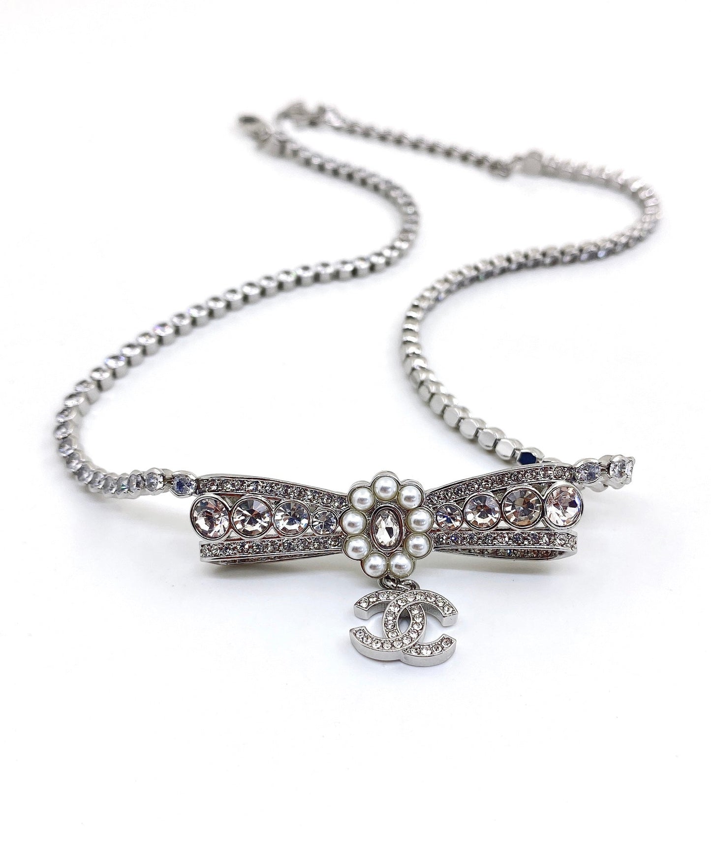 Collier nœud papillon en diamants CC 18 carats