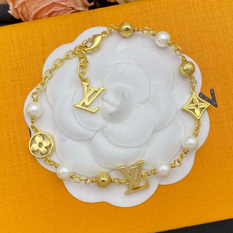 18K Louis Pearls Bracelet