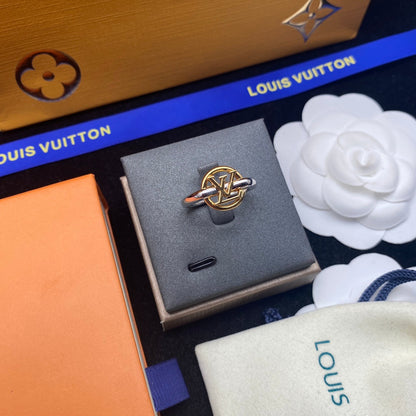 18K Louis Vintage Ring