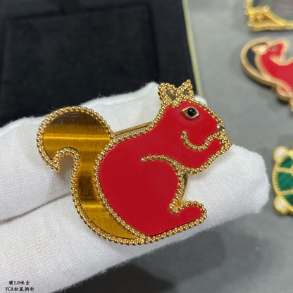 Broche à pince écureuil animaux porte-bonheur 18 carats