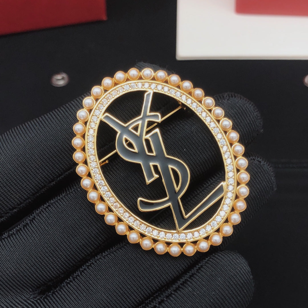 18K Oval Pearls Brooch