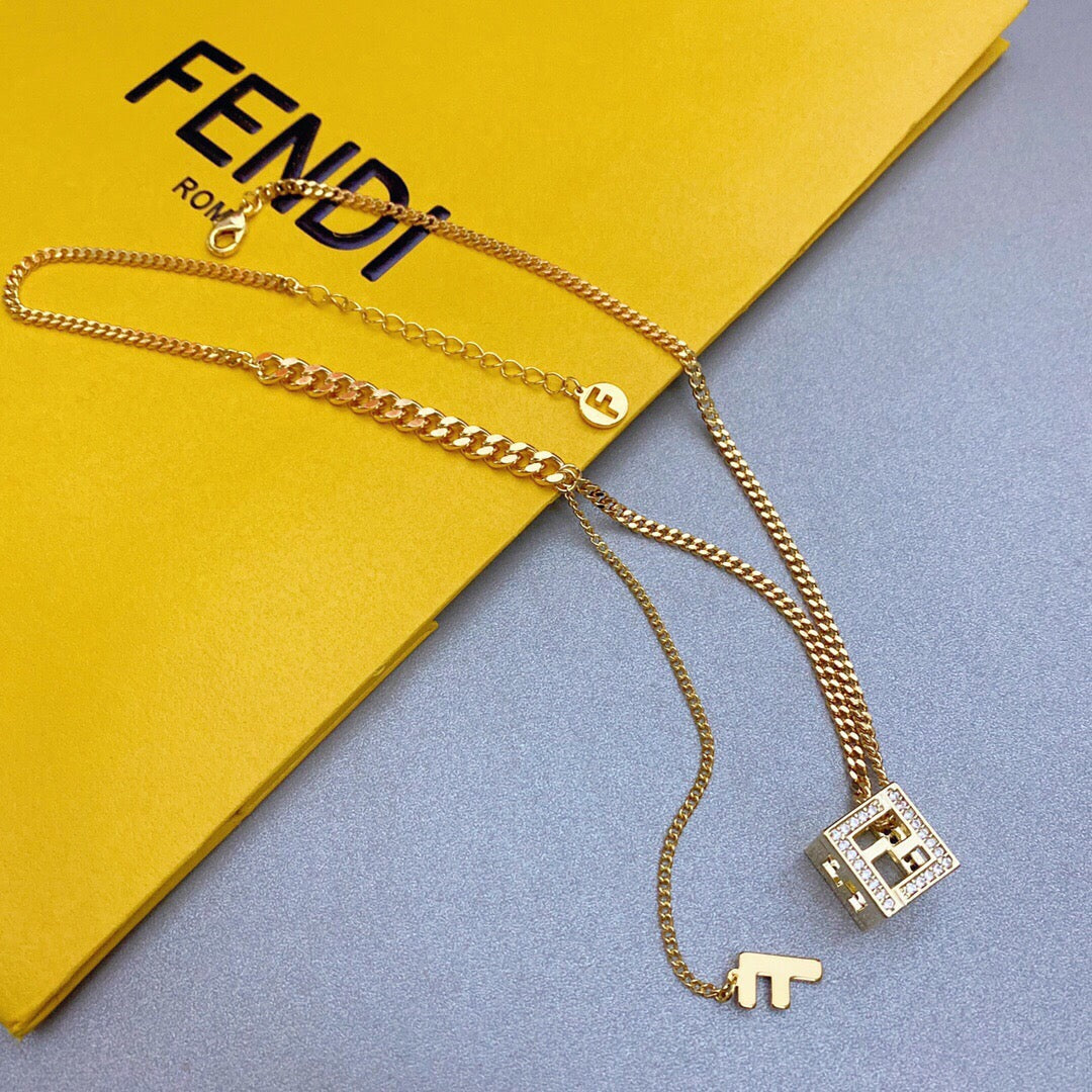 18K F Cube Diamonds Necklace