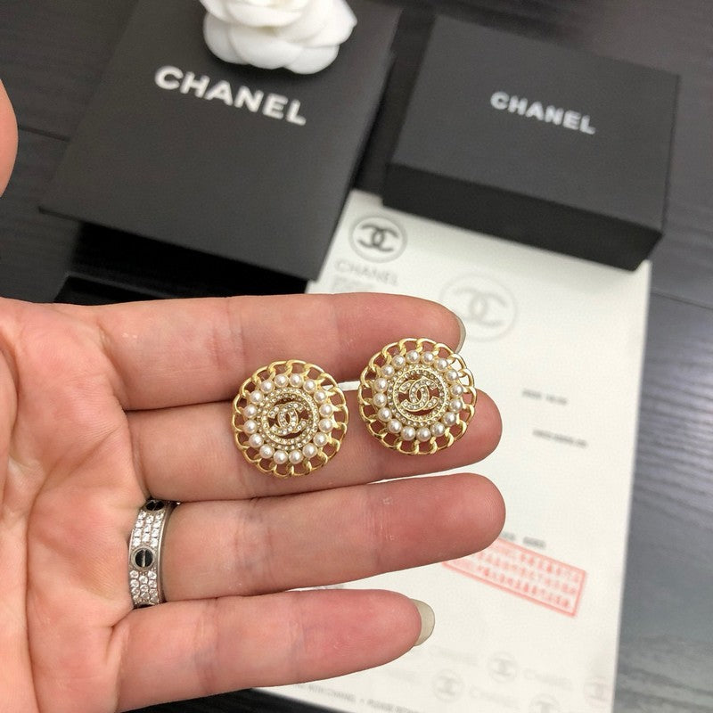 CC Pearl Twist Round Earrings