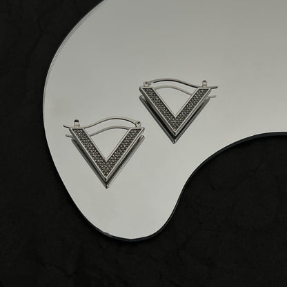 18K Vlogo Diamonds Earrings