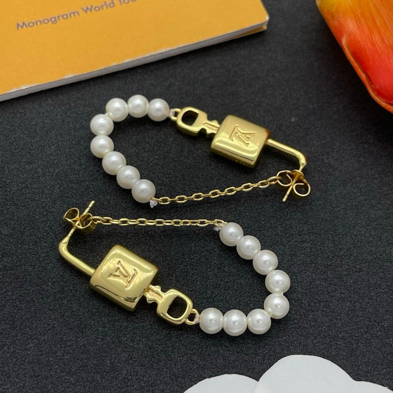 Louis Pearl Lock Gold Earrings