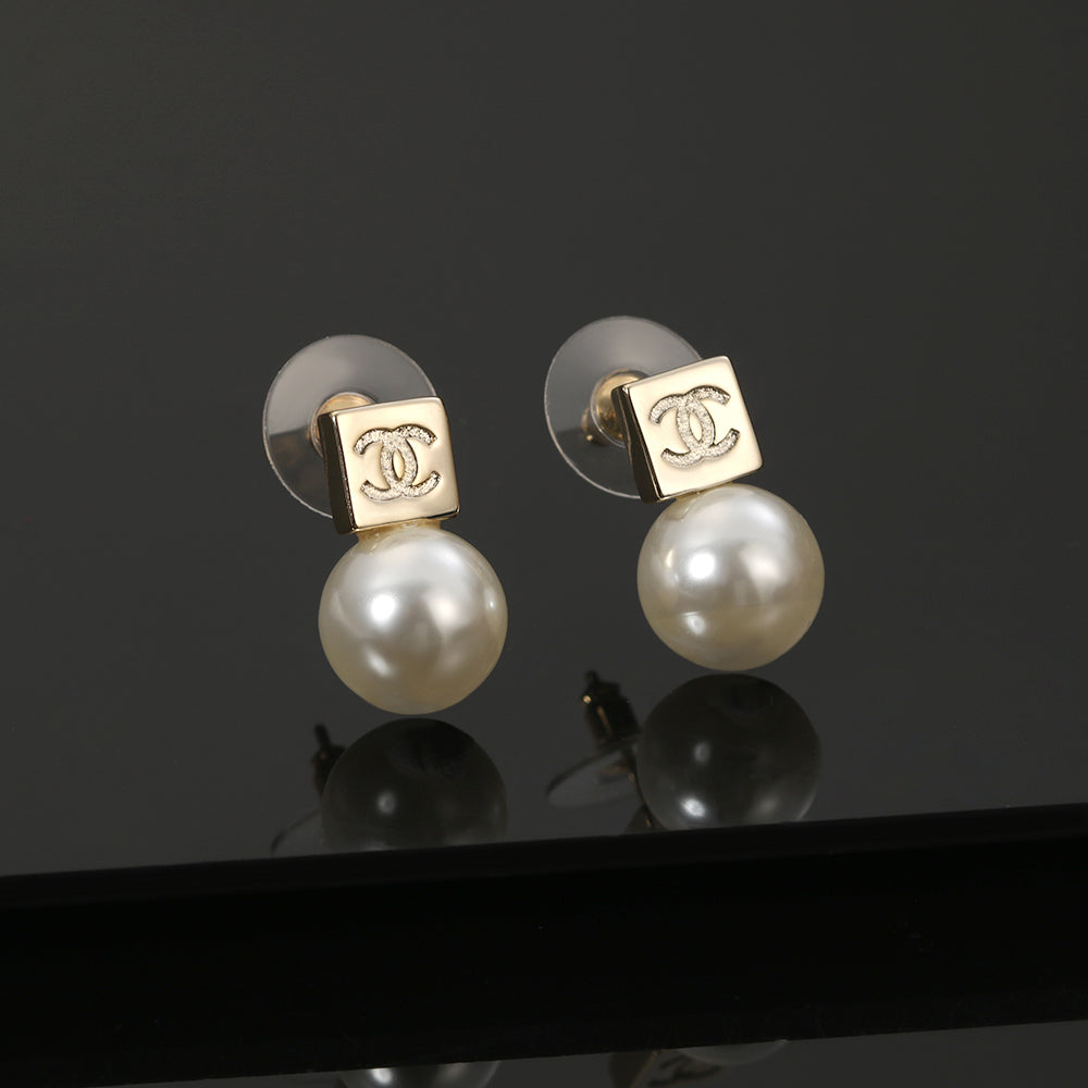 18K CHANEL CC Pearls Earrings