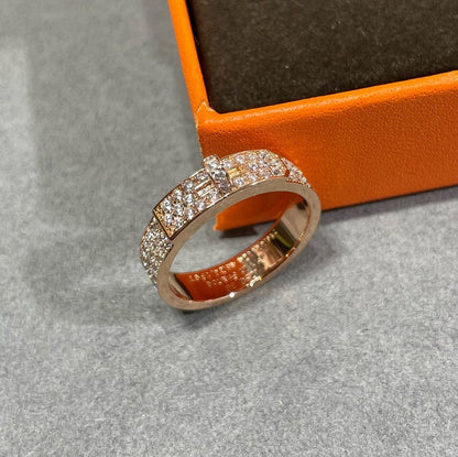 18K Collier De Chien Diamonds H Ring