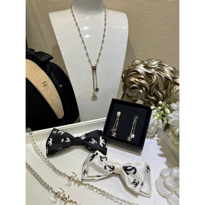 18K CC 25P Camellia Long Necklace