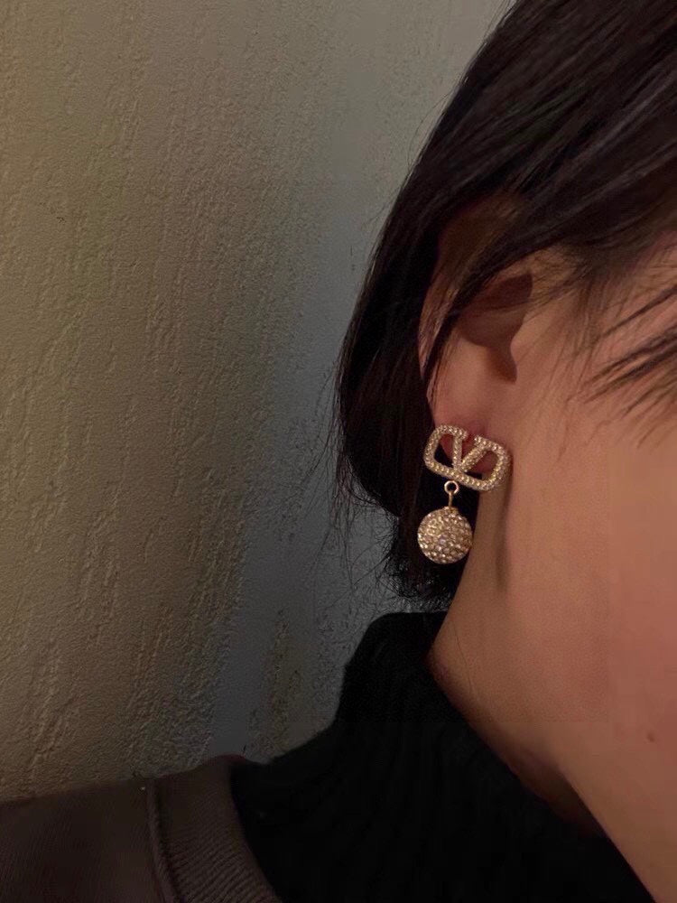 18K Vlogo Diamonds Earrings