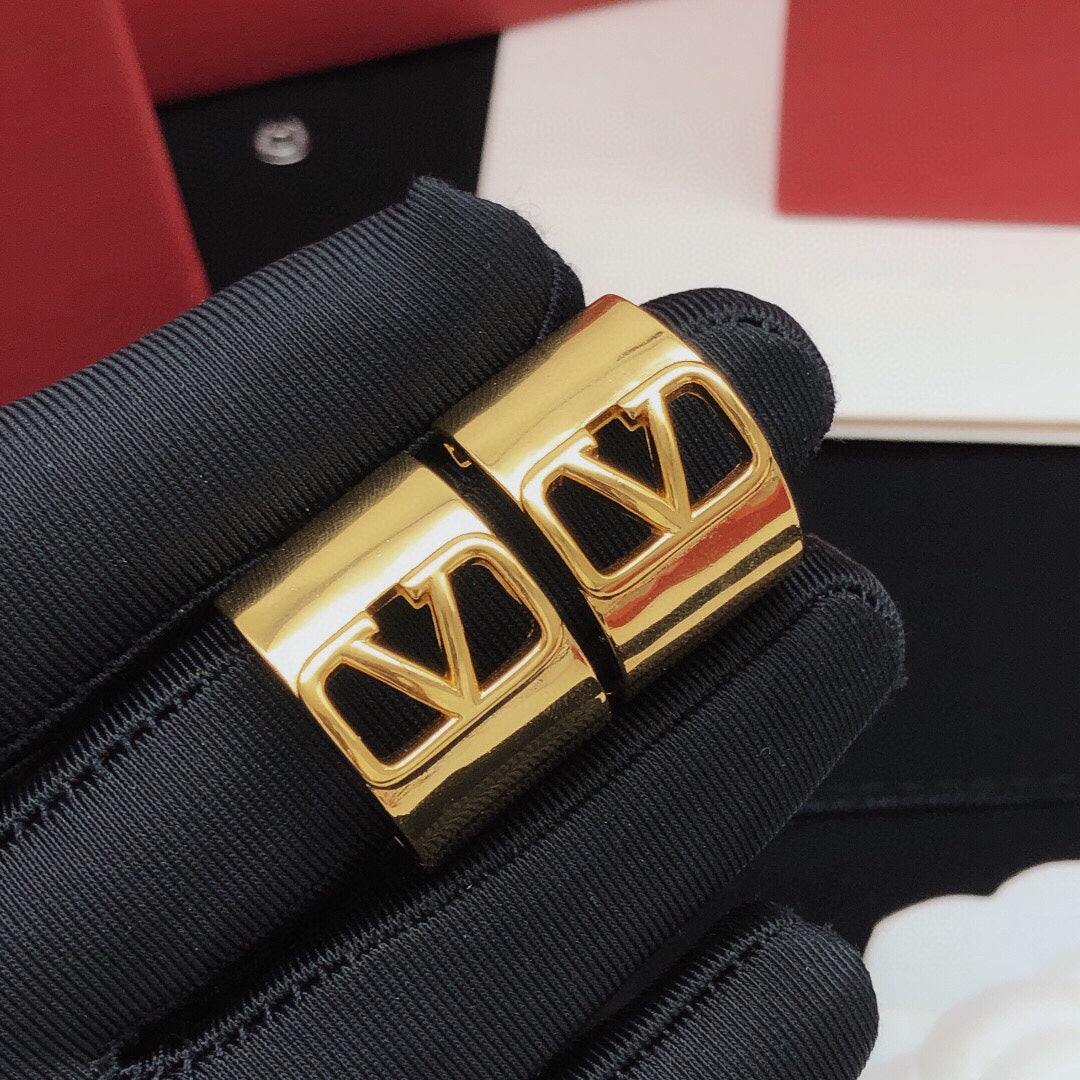 18K Vlogo Cuff Earrings