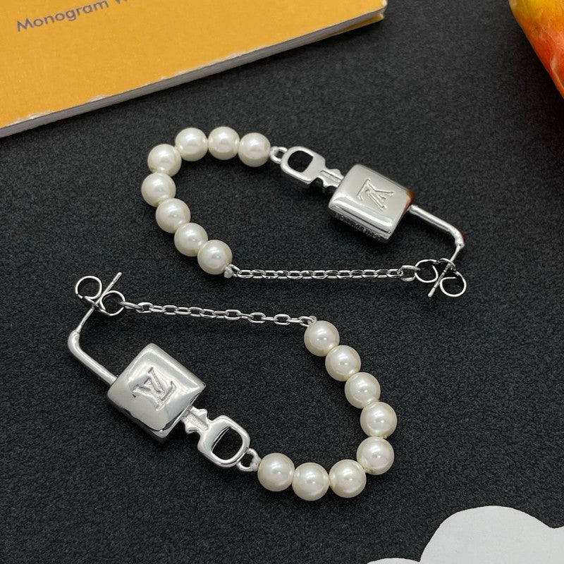 Louis Pearl Lock Gold Earrings