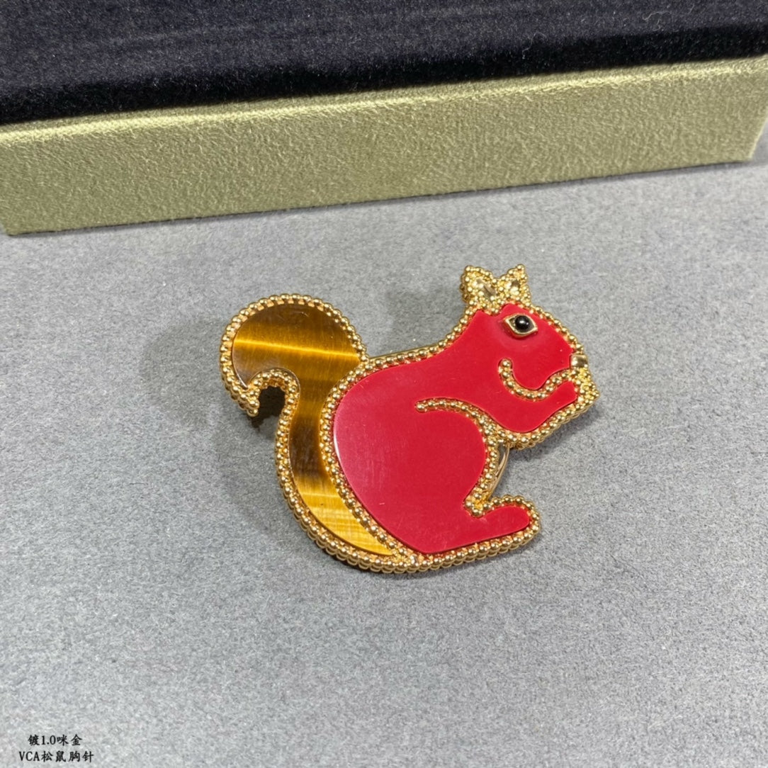 Broche à pince écureuil animaux porte-bonheur 18 carats